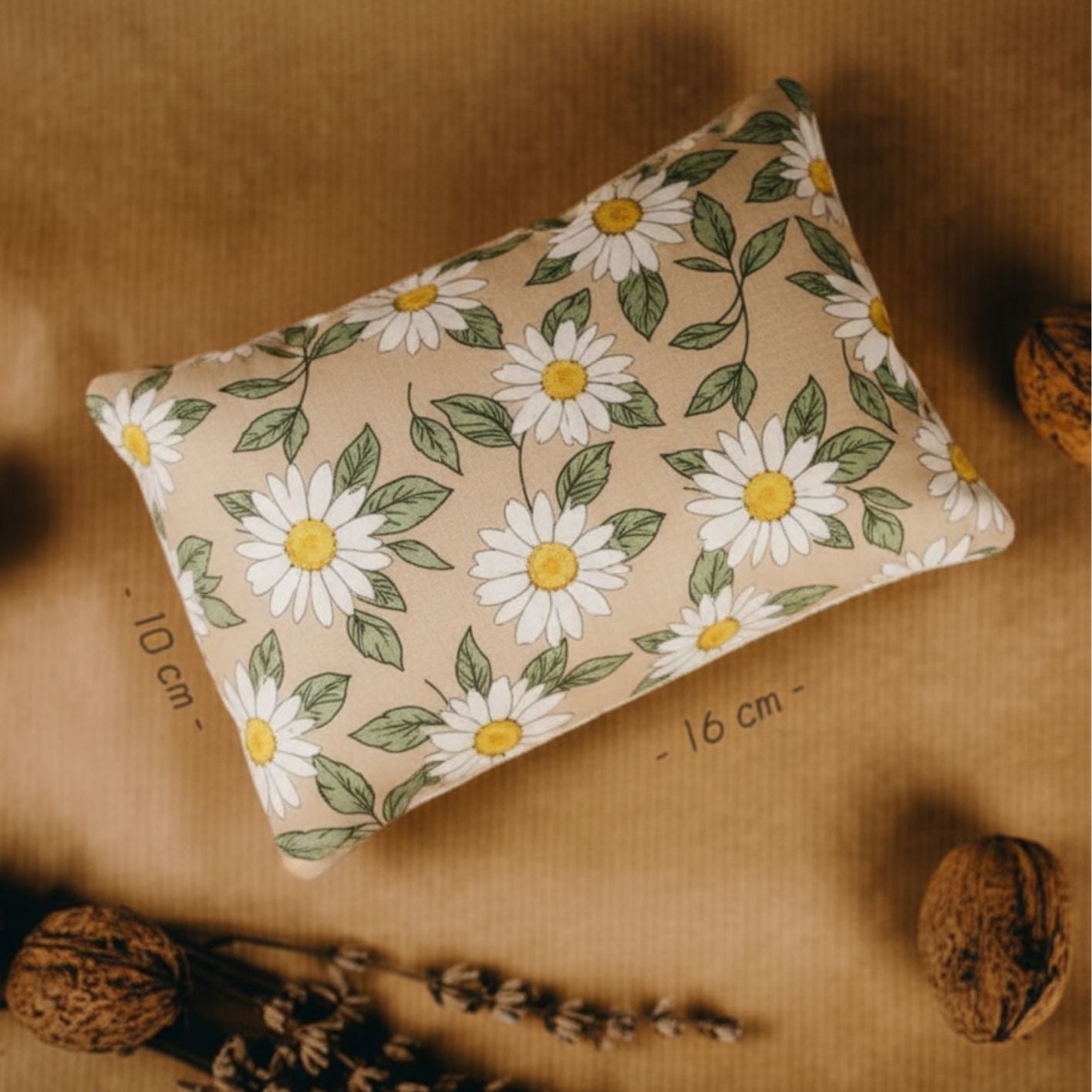 Pernă de sare MARGARETĂ pentru copii cu plante medicinale şi uleiuri esenţiale